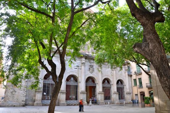 Culto y religión en Barcelona: Una ciudad de tradición católica y abierta al mundo y a sus tradiciones religiosas variadas.