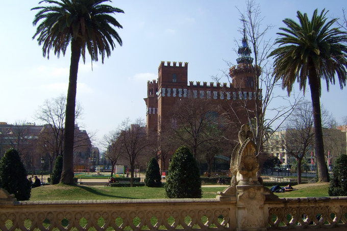Barcelona in French: the directory that helps newcomers settle into the city and welcome their visitors
